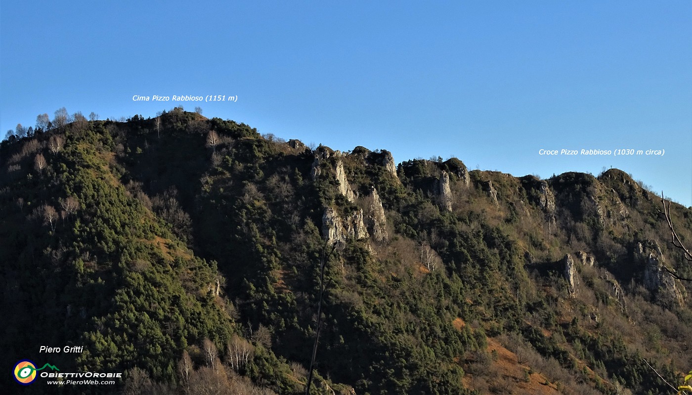 61 Cima del Pizzo Rabbioso raggiunta, la croce da Bracca domani.JPG -                                